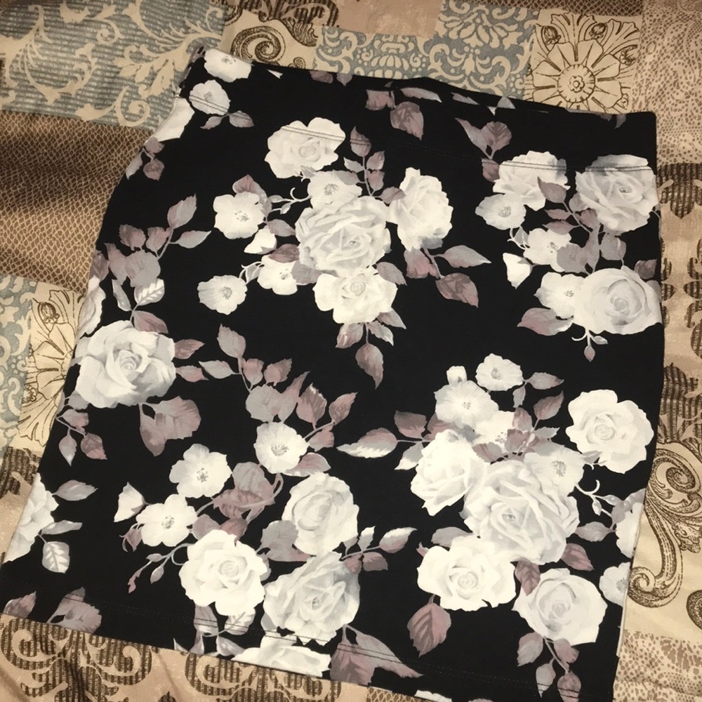 Floral fitted skirt